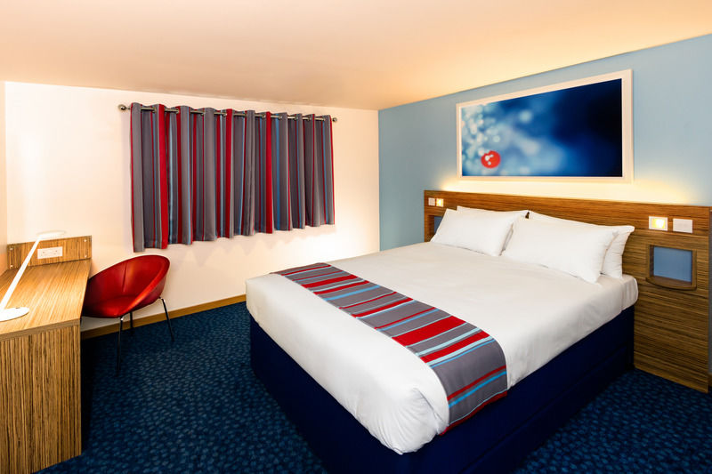 Mercure London Gatwick Airport Horley Exterior photo