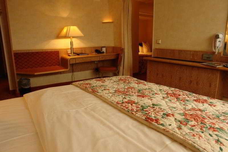 Mercure London Gatwick Airport Horley Room photo
