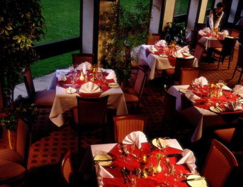 Mercure London Gatwick Airport Horley Restaurant photo